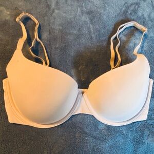 The T-shirt lightly lined Demi bra from Victorias Secret with underwire